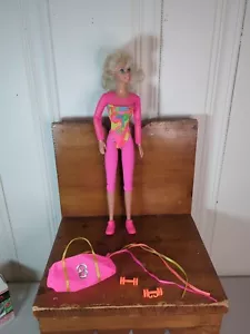 Turnerin Barbie Puppe 1993 mit Biege- und Bewegungskörper von Mattel mit Zubehör - Bild 1 von 10