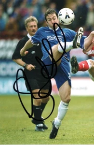 PORTSMOUTH: SHAUN DERRY SIGNED 6x4 ACTION PHOTO+COA - Picture 1 of 1