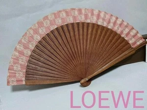 Ventilador plegable regular ultra raro Loewe Amazona Anagram logo 03 - Imagen 1 de 4