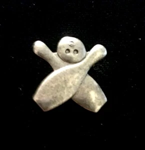 Bowling Ball Bowl Sport Game Pewter Silver Hat Tie Tac Lapel Pin Brooch #K8 - Picture 1 of 1