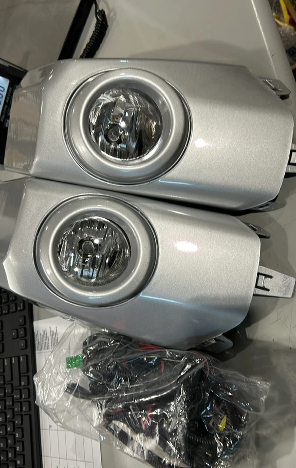 For Toyota FJ Cruiser 2007-2014 OEM Front Bumper Fog Lights Left+Right - Image 1 of 1