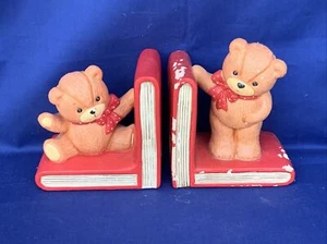 Precious ENESCO 1984 Lucy & Me Teddy Bear Bookends Red Books VINTAGE 💜sj7m5s - Picture 1 of 9