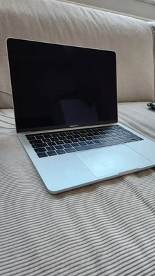 MacBookPro, 13inch, Apple, gebraucht, 2019, Silber, guter Zustand - Bild 1 von 4