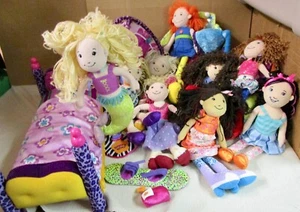LOT  OF  GROOVY  GIRLS, DOLLS, , TENT,  SALON, CHAIR, OTTOMAN,  BED,  ETC  (B9) - Picture 1 of 8