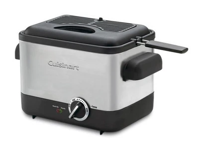 Freidora compacta Cuisinart de 1,1 litros de capacidad Foto 1 de 3