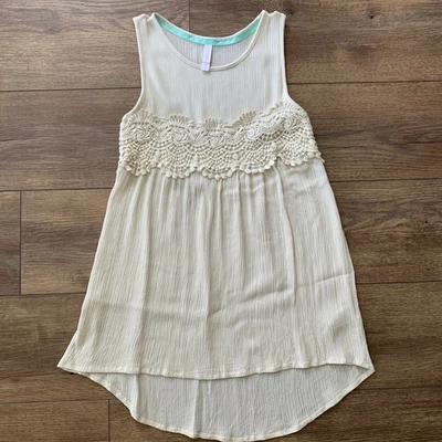 Camiseta sin mangas Xhilaration XS beige marfil encaje boho texturizada fluida alta baja para mujer Foto 1 de 4