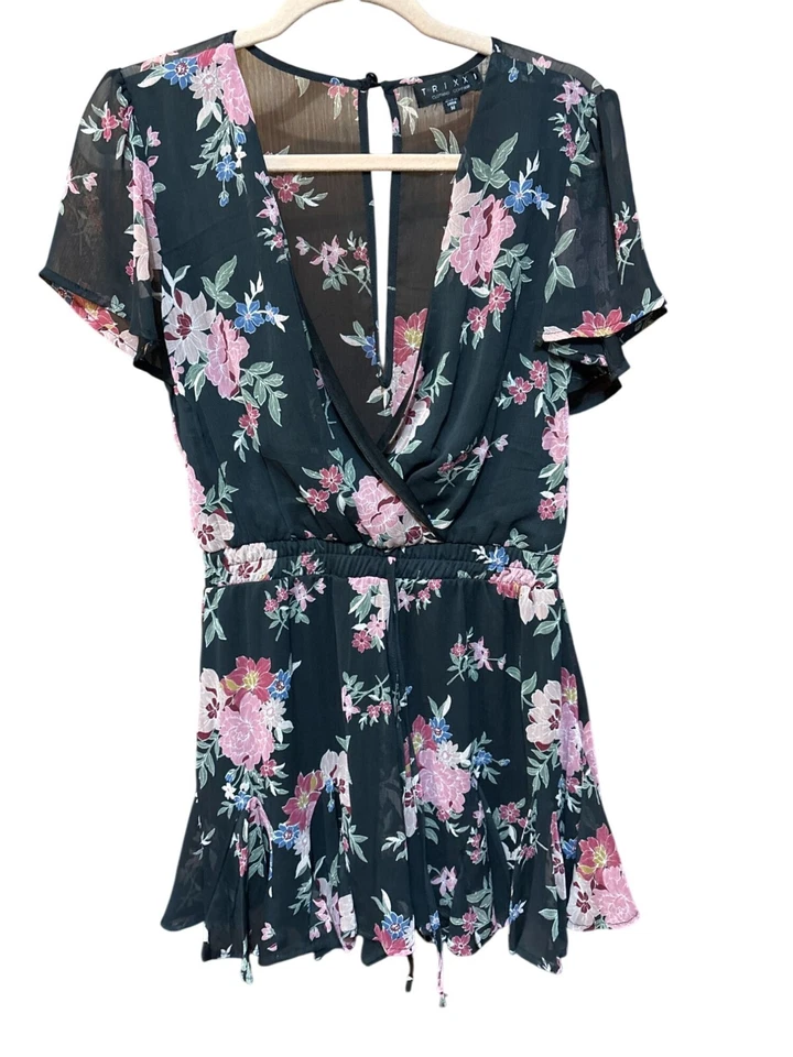 Trixxi Clothing Company 黑色花卉连身裤,尺寸 M — 第 1/3 张图片
