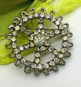 Vintage Sparkling Diamante Rhinestone Flower/Star Design Stunning pin Brooch - Picture 1 of 6