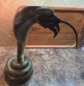 Serpente Cobra con ratto in bocca azione sonora oggetto di scena Halloween - Foto 1 di 8