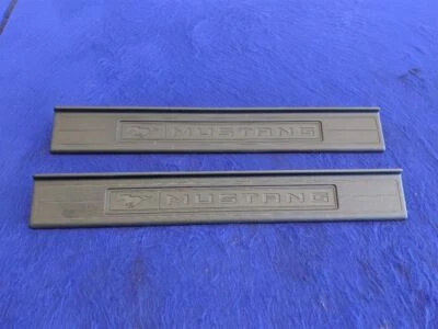 2018-2021 Ford Mustang GT Base Door Sill Plates Pair LH RH  - Imagem 1 de 4