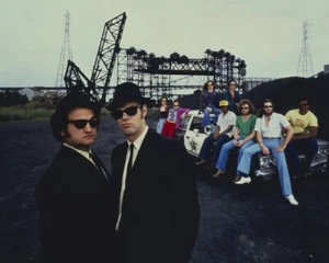 Dan Aykroyd John Belushi The Blues Brothers by police car and cast 24x36 Poster - Picture 1 of 1