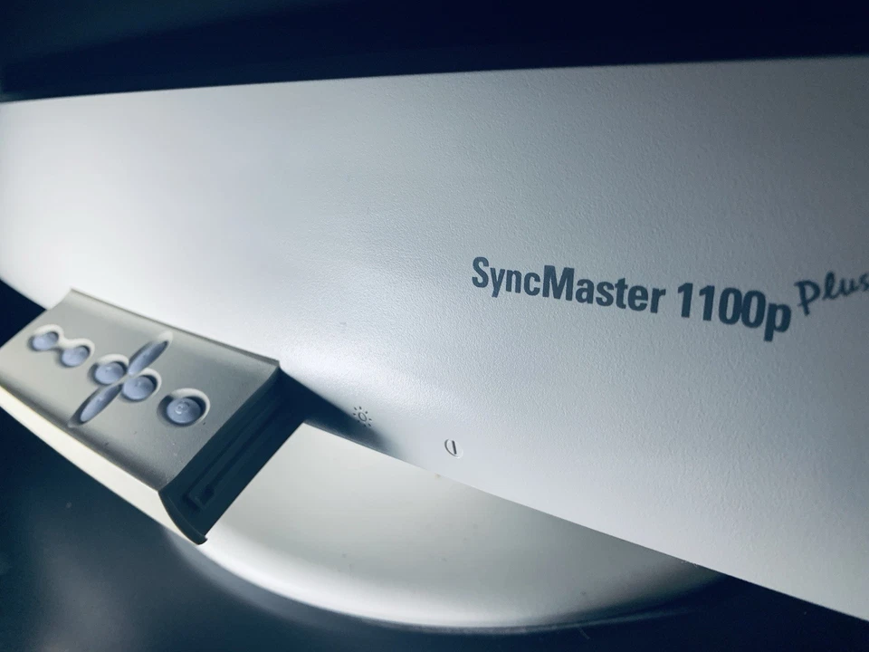 CRT Monitor 21" Hitachi Shadow Mask 0.21mm Dotpitch - Samsung 1100P+ - - Image 1 of 4