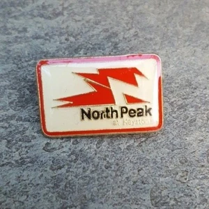 NORTH PEAK at Keystone Travel Skiing Ski Souvenir Vintage Lapel Hat Pin Colorado - Picture 1 of 3