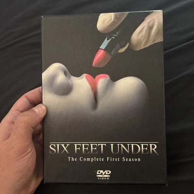 Six Feet Under - The Complete First Season: 4 DVD Set 6 Feet Under - Image 1 of 4