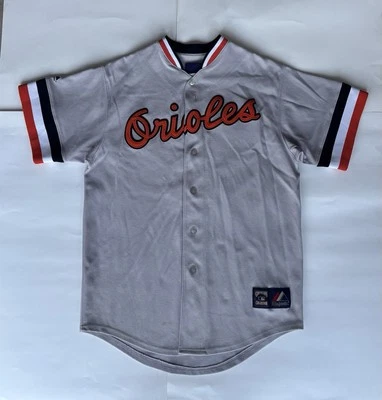 Camiseta Cooperstown Collection BALTIMORE ORIOLES RIPKEN Throwback Majestic Grande - Imagem 1 de 4
