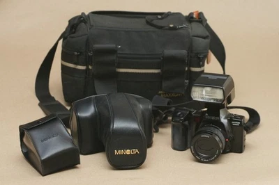 Minolta Maxxum 7000i 35mm Film Camera Bundle w/ 35-80mm Lens/Flash/Bag/Battery - Image 1 of 4