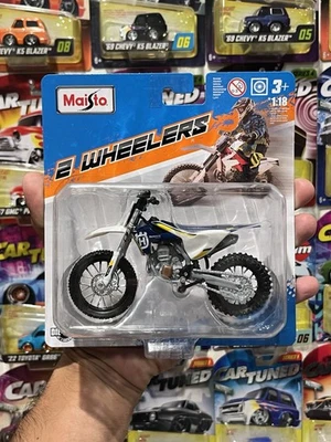 HUSQVARNA FC 450 MOTOCROSS DIRT BIKE NEW Maisto 1:18 MOTORCYCLE (Free Shipping) - Image 1 of 4