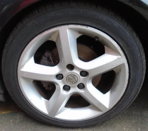 08 VAUXHALL ASTRA H SRI 5DR 1X 17" ALLOY WHEEL & TYRE 04-10 BREAKING CAR - Picture 1 of 3