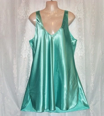 XL satinado, camisón vintage, ropa de dormir suave brillante, lengüeta, camisón verde, más Foto 1 de 4
