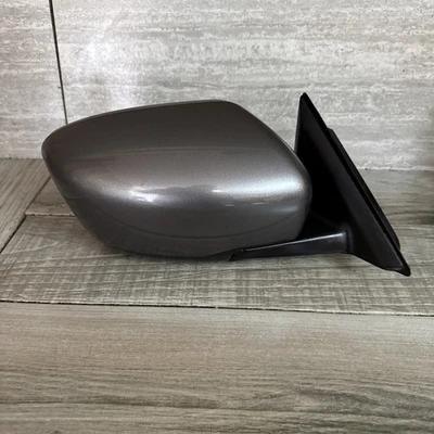 🥇 Espejo de puerta gris pasajero derecho Nissan Rogue 2014 2015 2016 2017 2018 2019 Foto 1 de 4