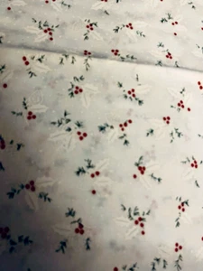 VTG Fabric Traditions Holiday Winter Pine & Holly Red Berry Tossed on White BTFQ - Picture 1 of 5