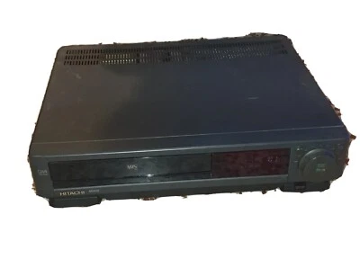 Lettore VHS Hitachi M140E Lettore Videocassette NO TEST* per pezzo di ricambi - Immagine 1 di 4