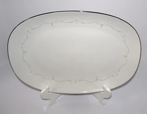 Plato para servir ovalado Noritake Whitebrook 15 1/4" 6441 - Hecho en Japón - Imagen 1 de 4