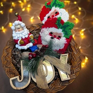 Vtg Christmas Gift Basket w Handmade Santa Coaster Set w Holder, JOY Decor Sign, - Picture 1 of 7