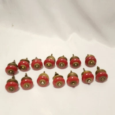 Juego de 14 perillas de cajón vintage de cerámica roja con detalles de latón tiradores de gabinete herrajes Foto 1 de 2