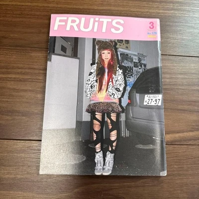 FRUiTS No.176 March 2012 Harajuku Tokyo Japan Street Fashion Snap Magazine Foto 1 de 2