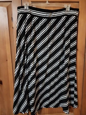 Saia Feminina Faded Glory Comprimento Midi Jersey Listrado Preto/Branco Tamanho 1X (16W) - Imagem 1 de 4