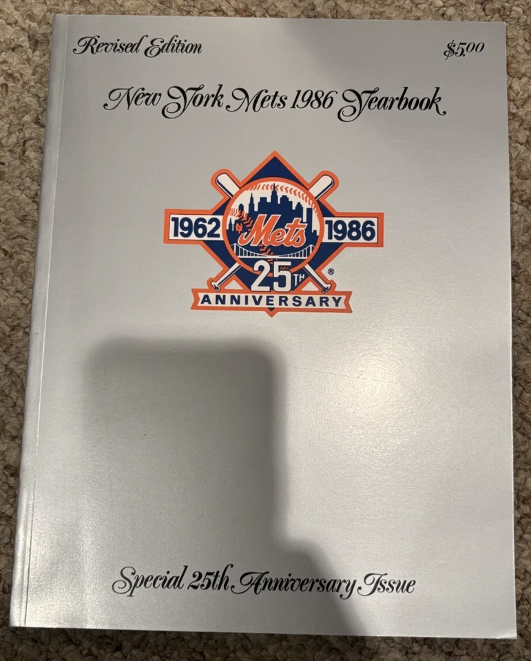 Anuario de los Mets de Nueva York 1986 25 aniversario edición revisada Foto 1 de 3