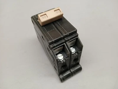 Martillo Cutler 30 Amp Doble Polo 240 Voltios Disyuntor Pie Plástico Foto 1 de 4