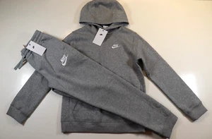 NIKE CLUB SPORTSWEAR FLEECE TRACKSUIT BV3757-063 UNISEX KIDS BOYS GIRLS M L XL - Picture 1 of 21