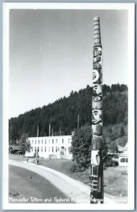 INDIAN MAN EATER TOTEM & FEDERAL BLDG WRANGELL ALASKA VINTAGE REAL PHOTO RPPC - Imagen 1 de 2
