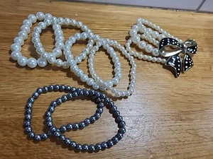 Pacchetto bracciale perle finte compreso di dettaglio fiocco ottime condizioni - Foto 1 di 4