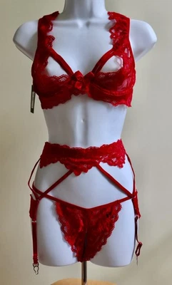 FREDERICK'S OF HOLLYWOOD ARABELLA LACE RED BRA - GARTER - THONG = SIZE XL  = NWT - Image 1 of 4