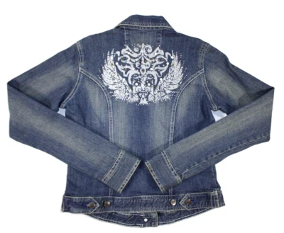 Chaqueta Wrangler Para Mujer Pequeña Rock 47 Trucker Denim Jean Embellecida Lavado Oscuro Foto 1 de 4