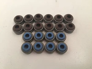 Levin Sprinter Trueno Black Top AE101 AE111 4AGE 20V Valve Seals spec .236x.433 - Foto 1 di 1