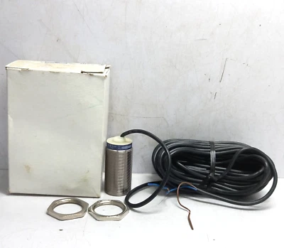 Telemecanique XS630B1MAL10 Inductive Proximity Switch Ue: 24V…240V - Image 1 of 4