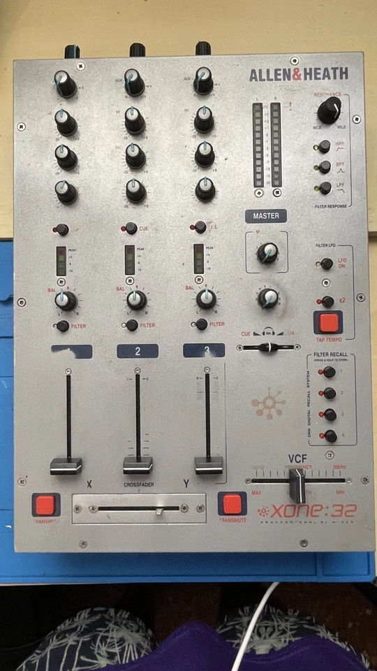 Allen & Heath Xone 32 Mixer - Imagen 1 de 3