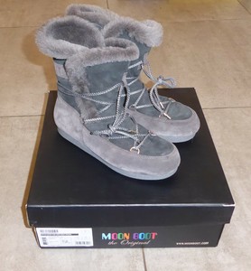 Stivali da neve MOON BOOT - Dk Side High Shearling 24300100001 Whisky/Off  White - Stivali da neve - Stivali e altri - Donna | escarpe.it