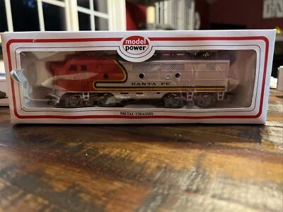 Model Power HO Scale Santa Fe Alco F3 Diesel Locomotives A Powered B Dummy - Image 1 of 3