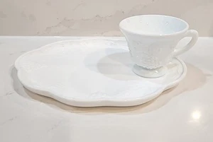 Vintage Milk Glass Snack Plate With Cup Piece Indiana Colony Harvest Grape - Picture 1 of 7