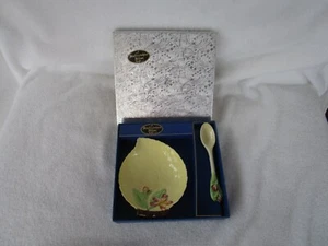 VINTAGE CARLTON WARE APPLE BLOSSOM JAM DISH AND SPOON IN BOX~MADE IN ENGLAND!! - Picture 1 of 9