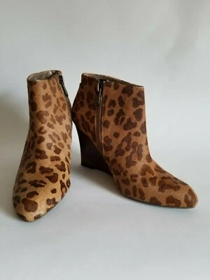 Botín Adrienne Vittadini 6M Estampado Animal Camel y Marrón Oscuro Tacón de Cuña  Foto 1 de 4