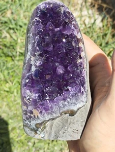 Uruguay Amethyst Druse 1100g polierter Rand schöne Farbe Amethysthaufen - Bild 1 von 9