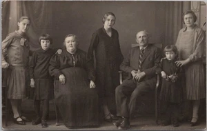 Interesante retrato familiar con foto real vintage RPPC / Italia - sin usar - Imagen 1 de 2