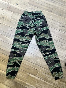 Talla S - Pantalones de mezclilla camuflados verde claro lágrimas - Imagen 1 de 11