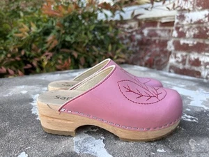 Sanita Size EU 30 US 1 Girls Pink Embroidered Flowers Leather Wooden Mule Clogs - Picture 1 of 15